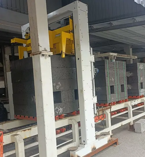 Proyecto de línea de producción de bloques autoaislantes para clientes de Xinjiang Wensu